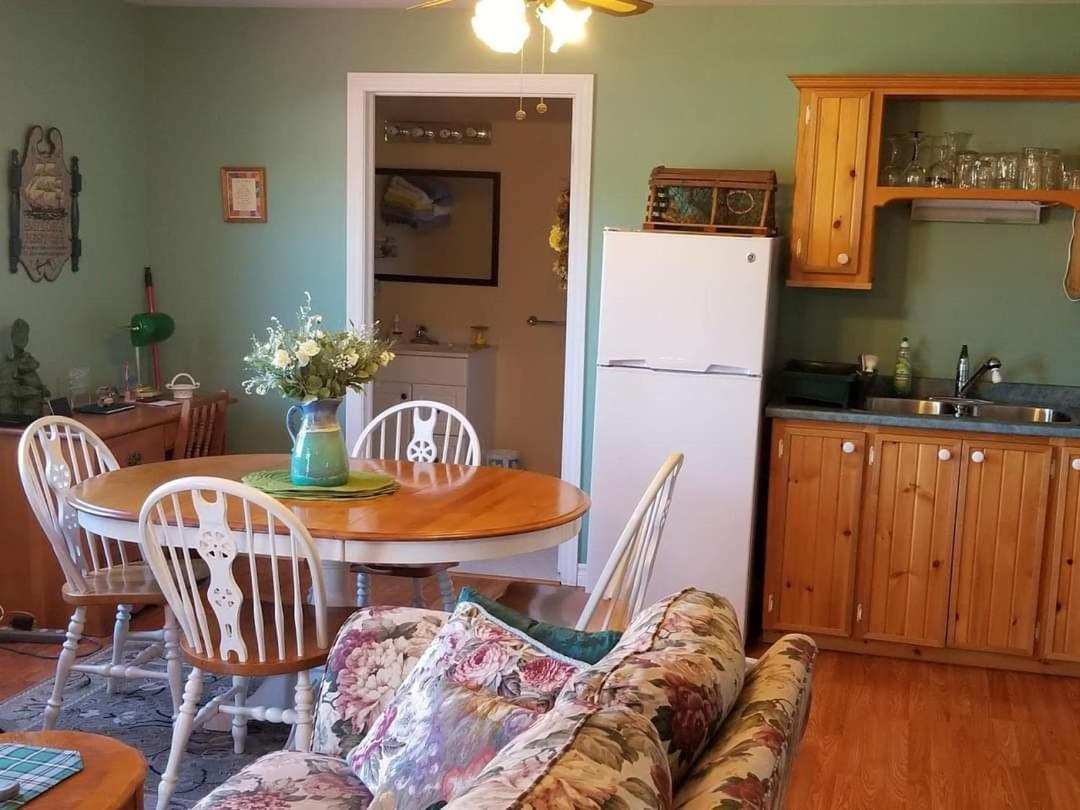 St Ann'S Motel & Cottage Baddeck Inlet Екстериор снимка