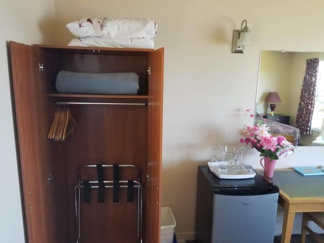 St Ann'S Motel & Cottage Baddeck Inlet Екстериор снимка